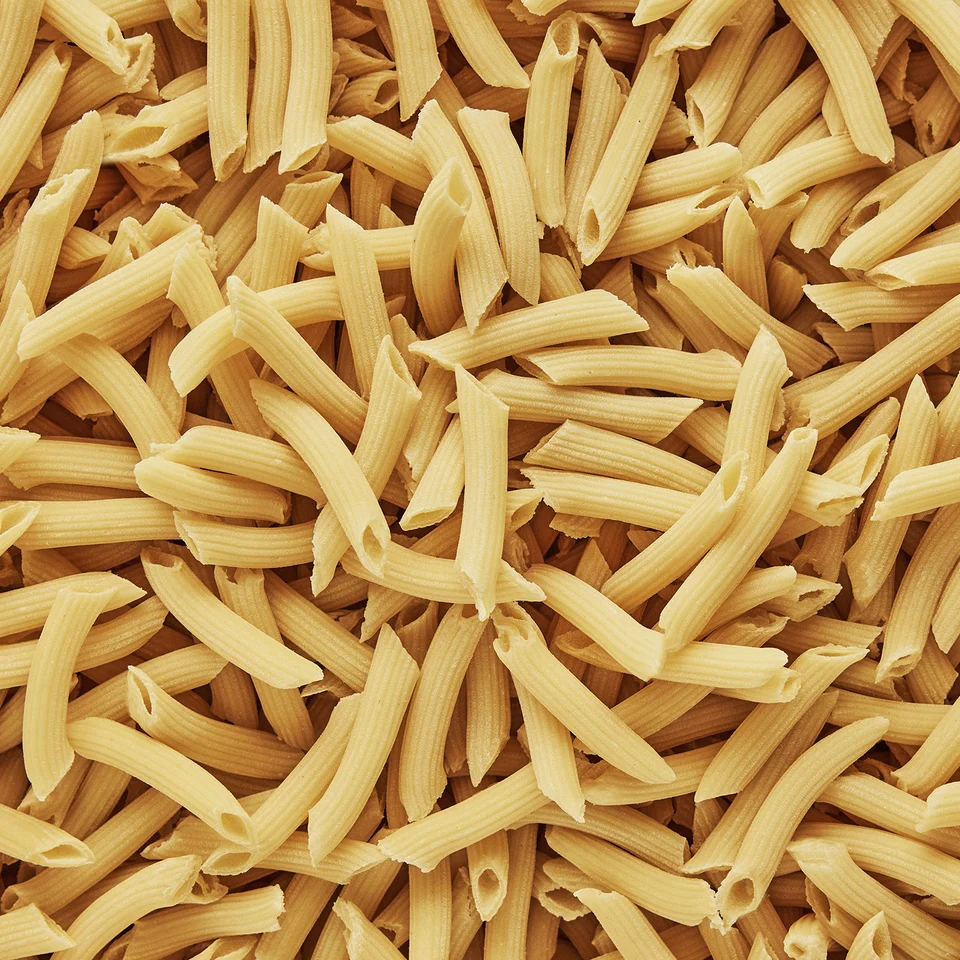 Frische Penne in der Draufsicht.