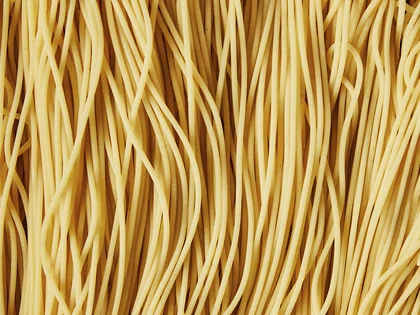 Frische Spaghetti in der Draufsicht.