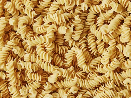 Frische Fusilli in der Draufsicht.