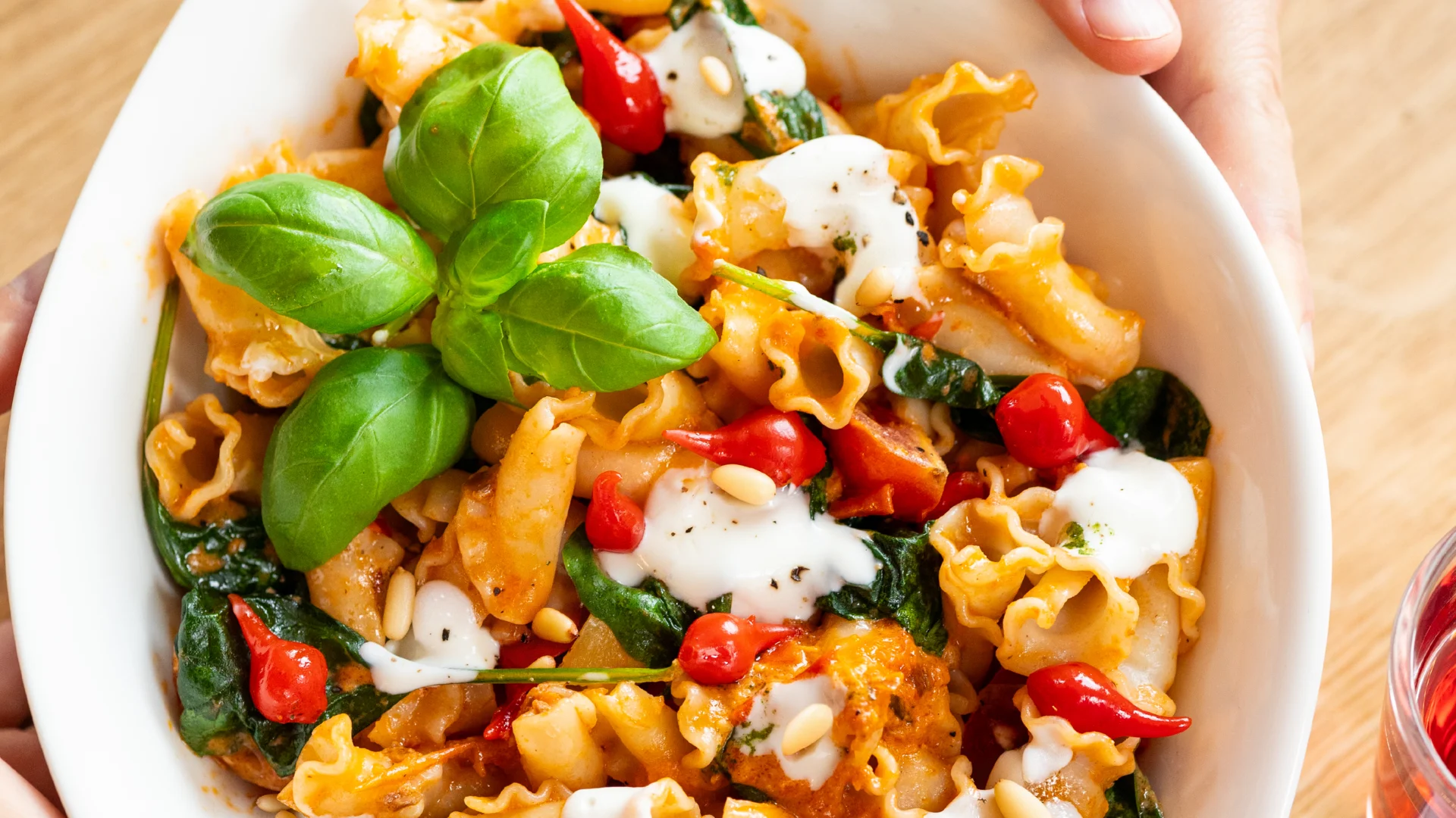 Die vorherige POP UP Pasta wird in einer Schale serviert.