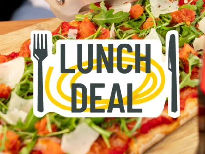 Im Hintergrund befinden sich verschiedene Gerichte wie Pasta oder Salat. In der Mitte steht "Lunch Deal".
