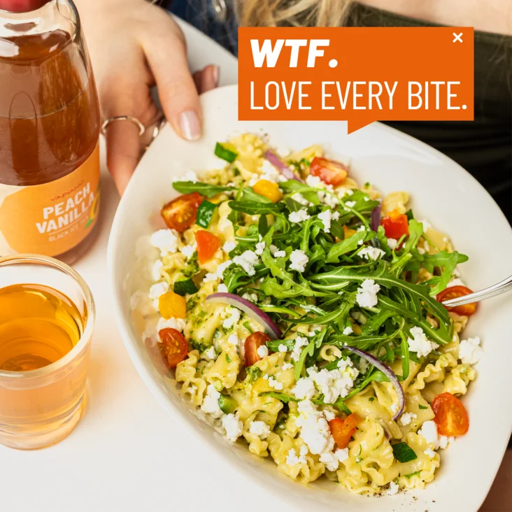 Die neue Pop UP Pasta "What the Feta" wird serviert. 